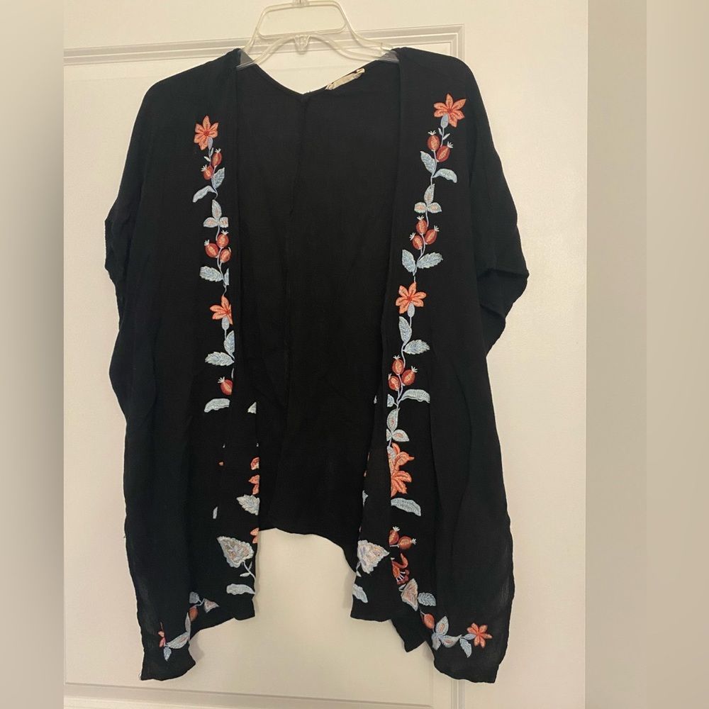 Chloe & Katie Black Open Kimono Cardigan with Floral Embroidery Sz Large